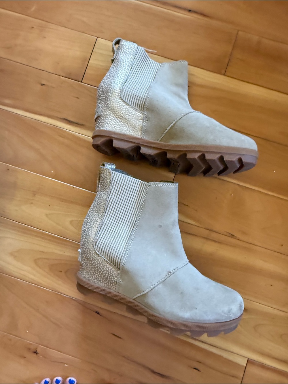 Toms Tan Chelsea Wedge Booties